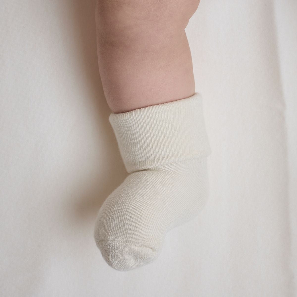 Medias de algodón para bebé 3 pares (2 marfil, 1 beige)