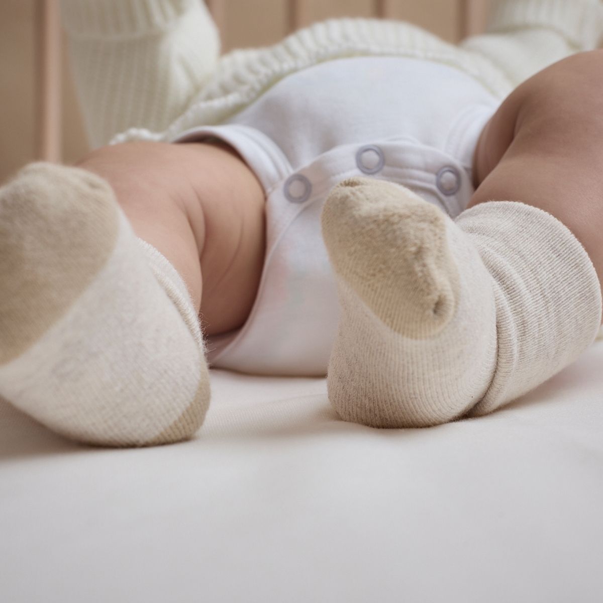 Medias de algodón para bebé 3 pares (2 beige, 1 marfil)