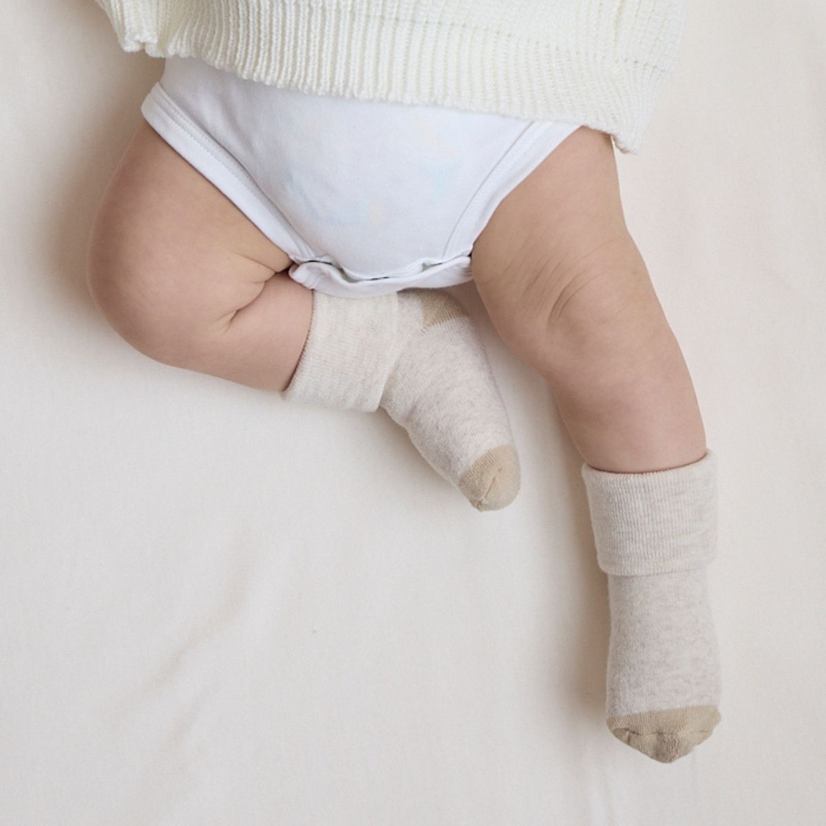 Medias de algodón para bebé 3 pares (2 beige, 1 marfil)