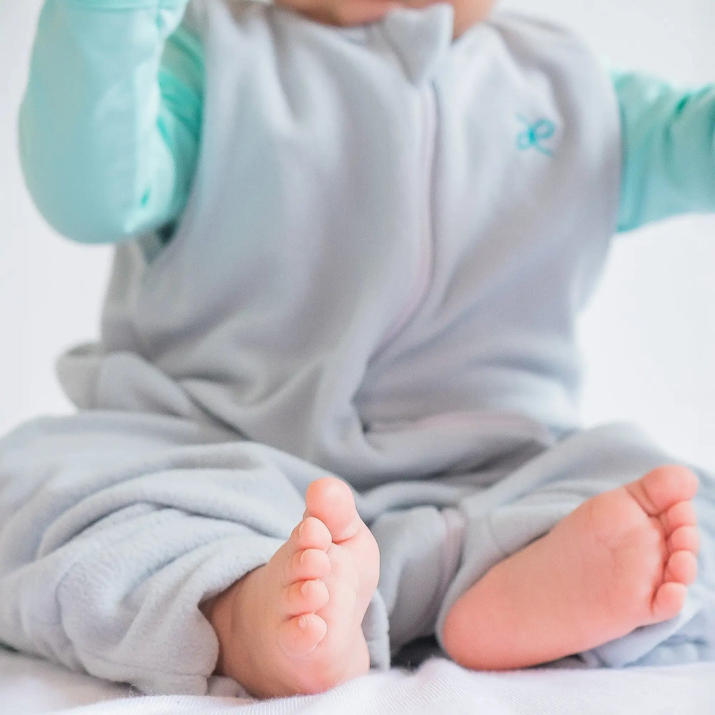 Saco de Dormir Fleece Pies Descubiertos Gris